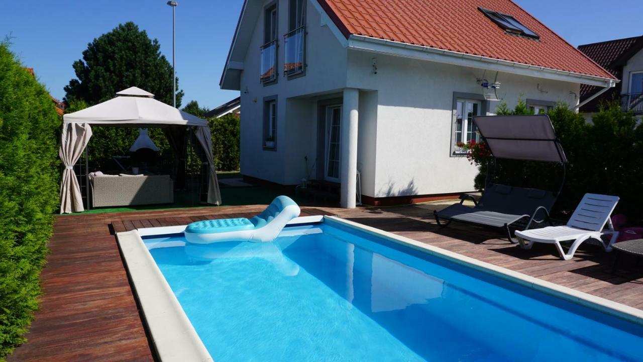 Dom Przy Basenie Puck Exterior foto